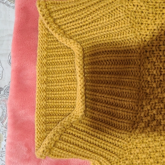 Sweater. - Picture 6 of 10